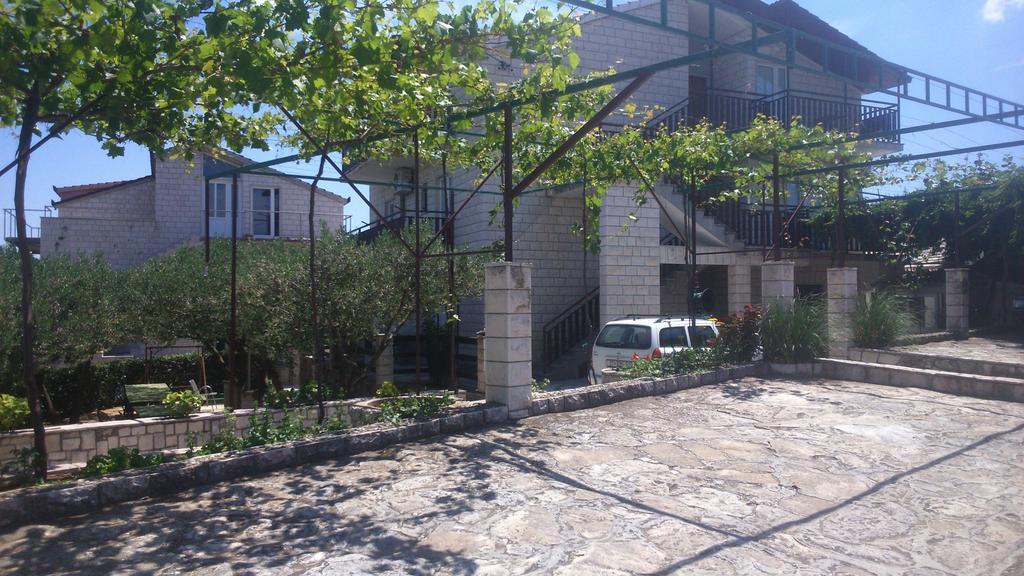 Apartments Plazibat Škrip 외부 사진