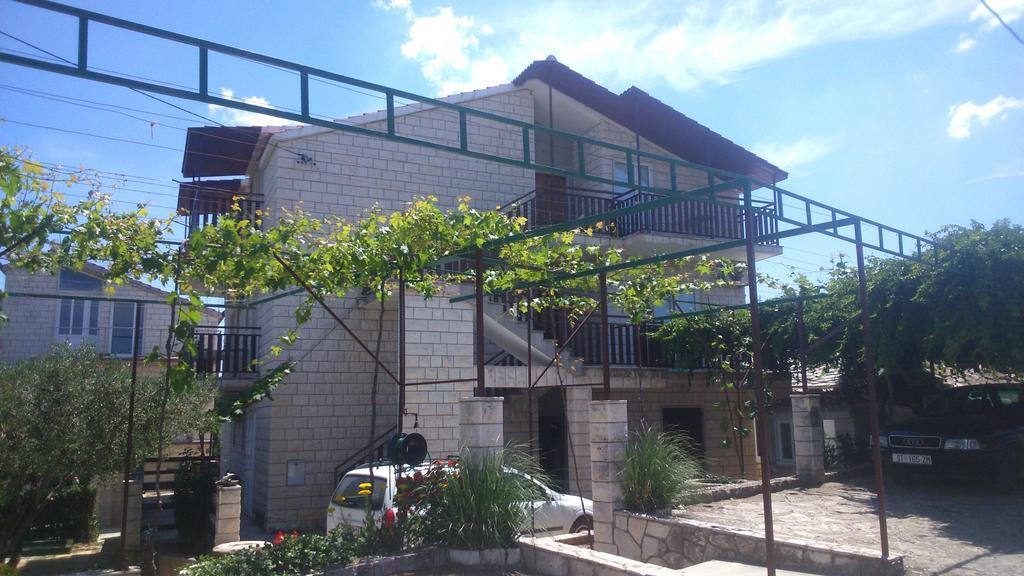 Apartments Plazibat Škrip 외부 사진