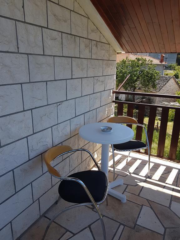 Apartments Plazibat Škrip 외부 사진