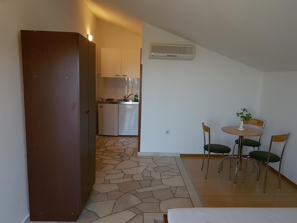 Apartments Plazibat Škrip 외부 사진