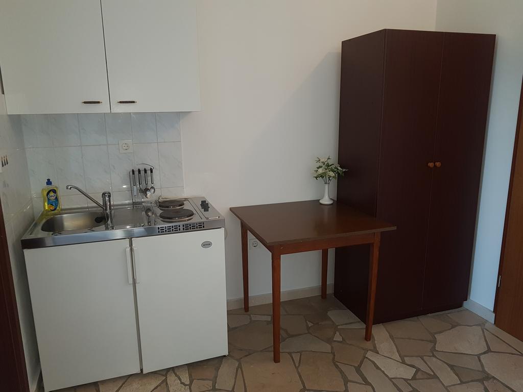 Apartments Plazibat Škrip 외부 사진
