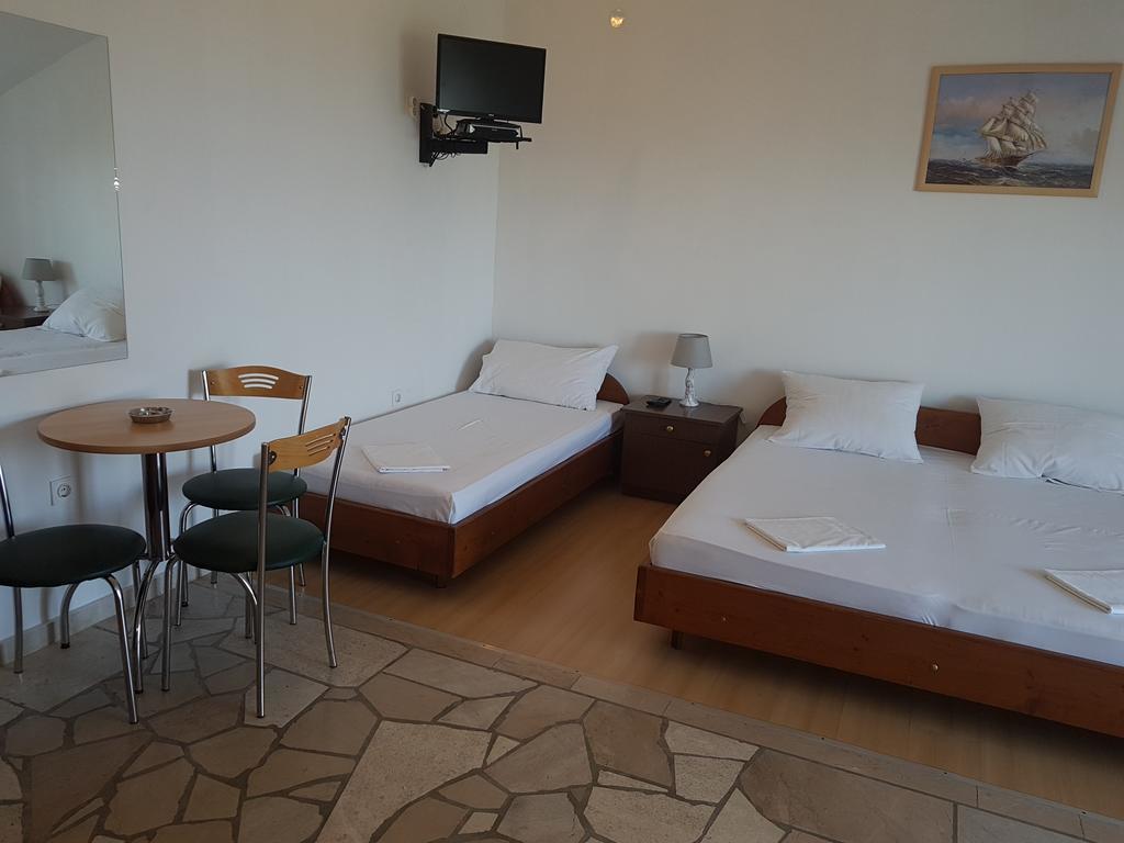 Apartments Plazibat Škrip 외부 사진