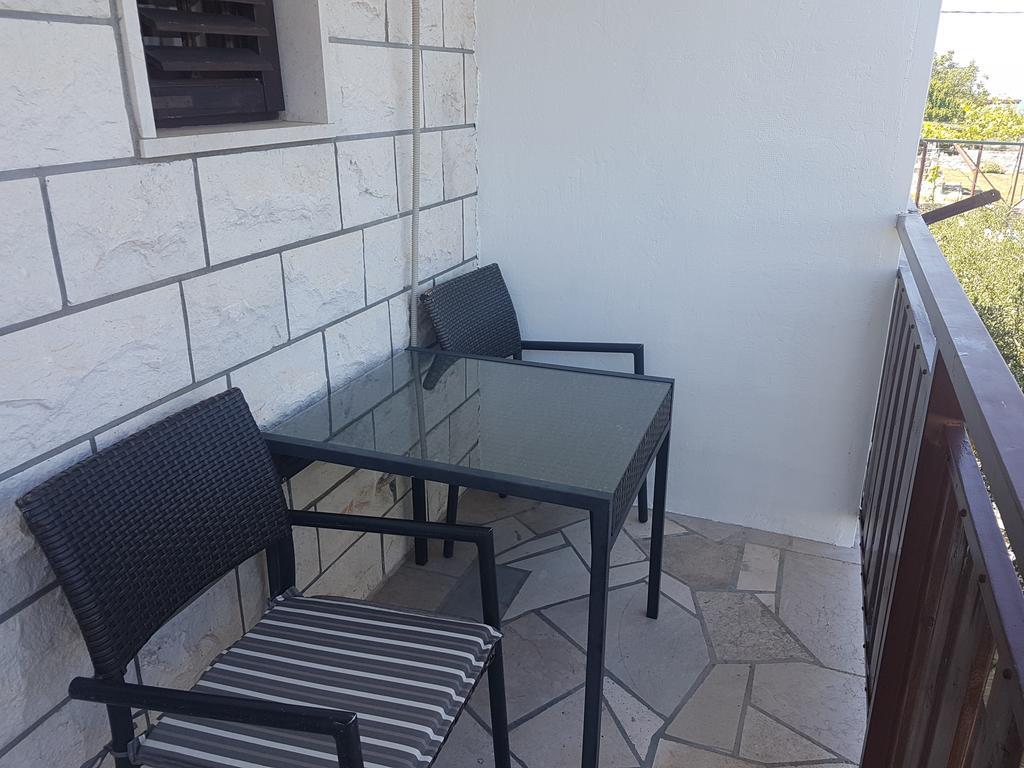 Apartments Plazibat Škrip 외부 사진