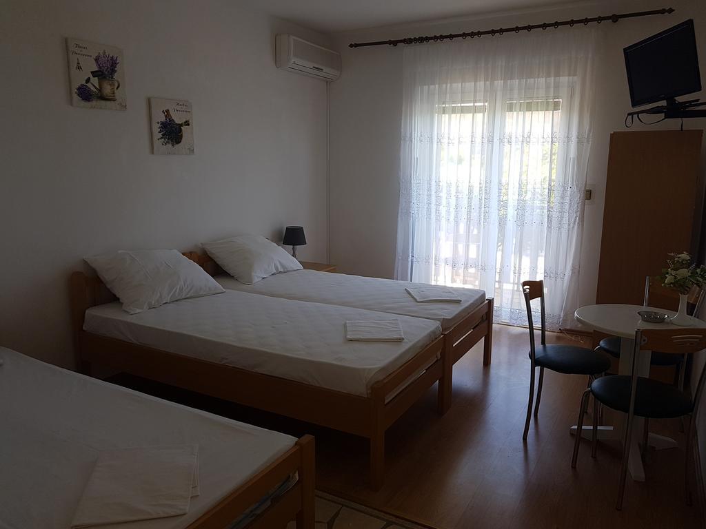 Apartments Plazibat Škrip 외부 사진
