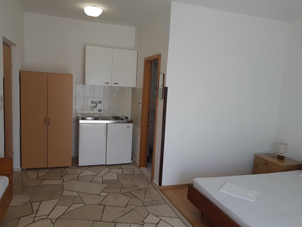Apartments Plazibat Škrip 외부 사진