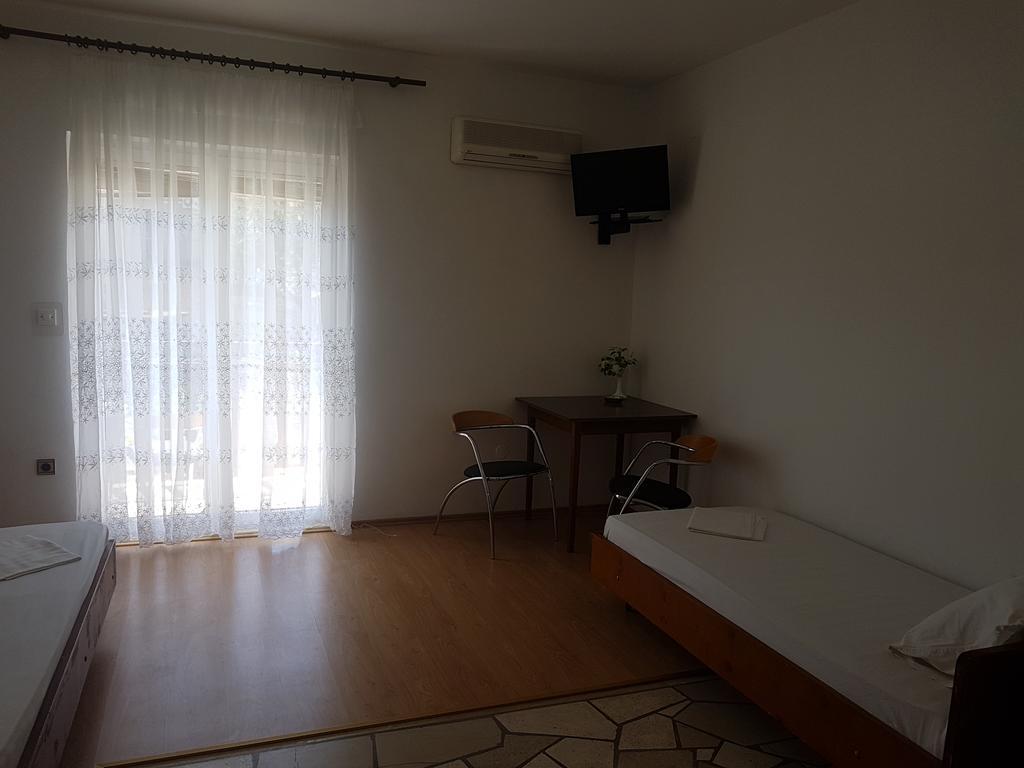Apartments Plazibat Škrip 외부 사진